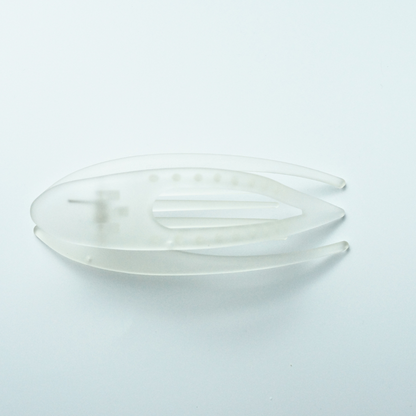 Nordglans Triangel Hårklämma – Modern Design